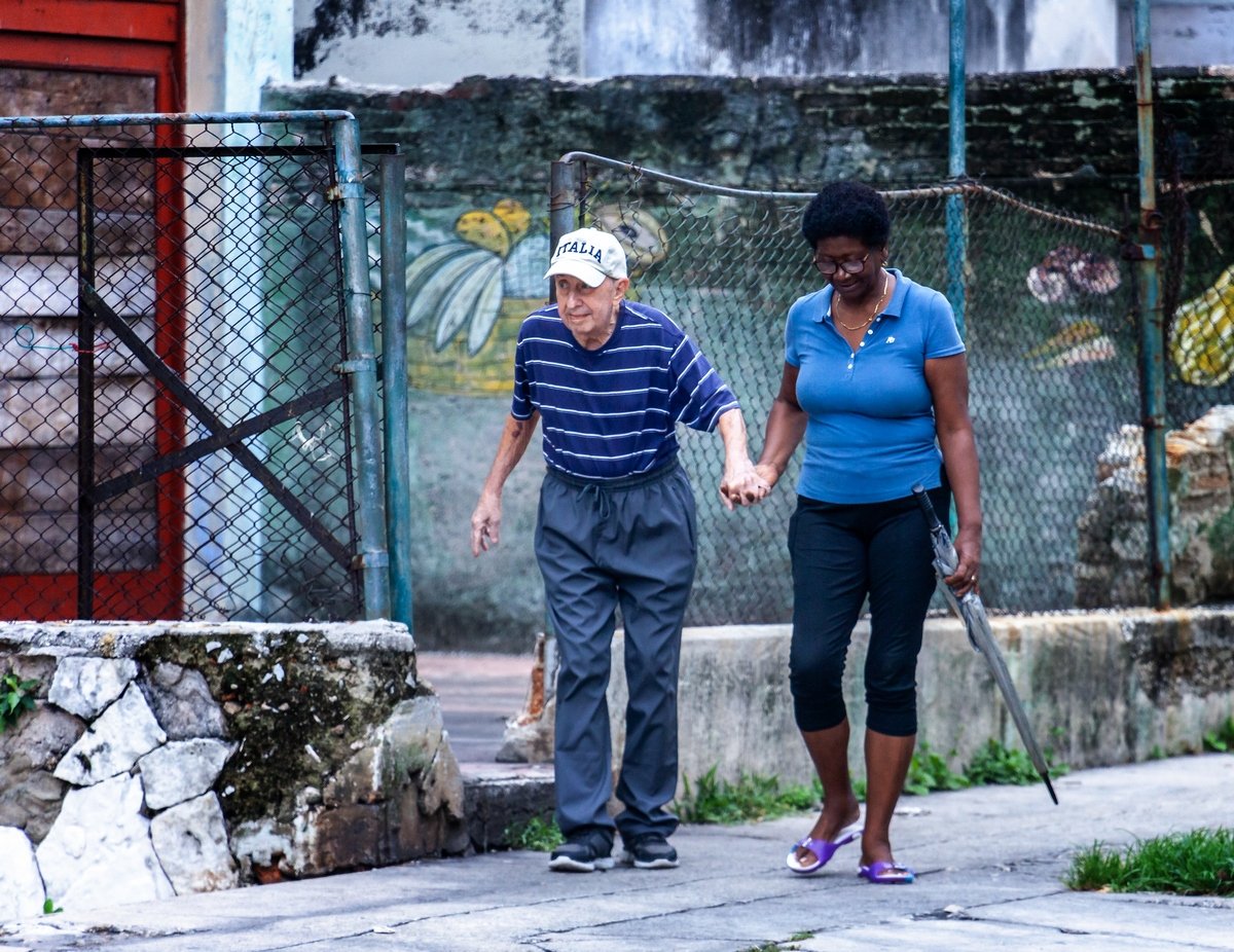 La ENIG-2016 encontró que 7,5 por ciento de las mujeres y 1,9 por ciento de los hombres tuvieron o que abandonar un centro laboral o de estudio por el cuidado de personas dependientes.