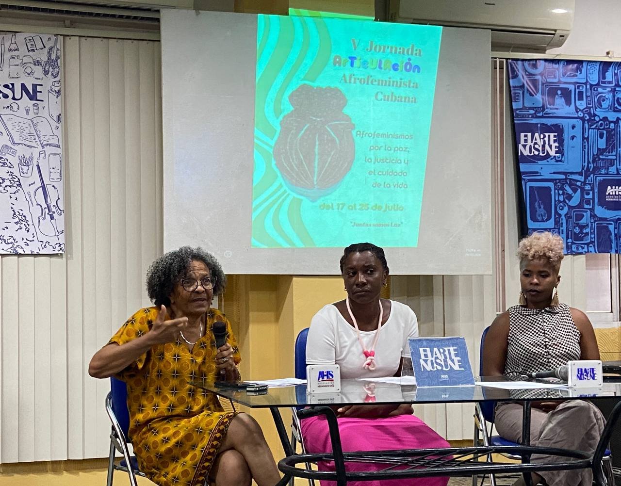 Hildelisa Leal, integrante del equipo coordinador de la AAfroC, explicó que el Coloquio Mujeres Afrodescendientes abordará temas como racismo, cuidados, salud y justicia histórica desde una perspectiva afrofeminista.