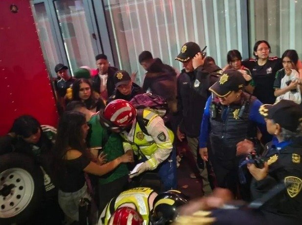 Los festejos en Paseo de la Reforma terminaron de manera dramática la madrugada del miércoles.