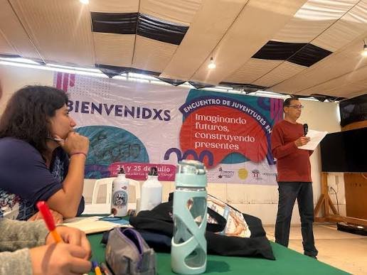 El conversatorio reafirmó la importancia de generar espacios de diálogo y escucha intergeneracional.