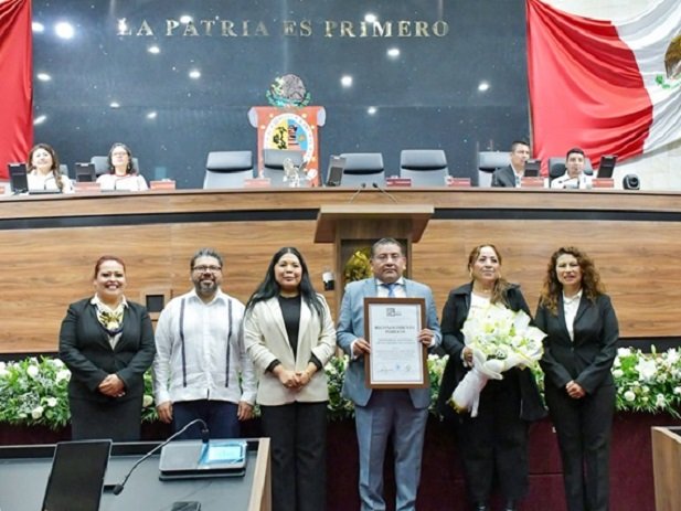 Sesión Solemne del Congreso del Estado para entregar el reconocimiento público que otorga la denominación “Benemérita y Bicentenaria Universidad Autónoma Benito Juárez de Oaxaca: Ciencia, Arte y Libertad”.