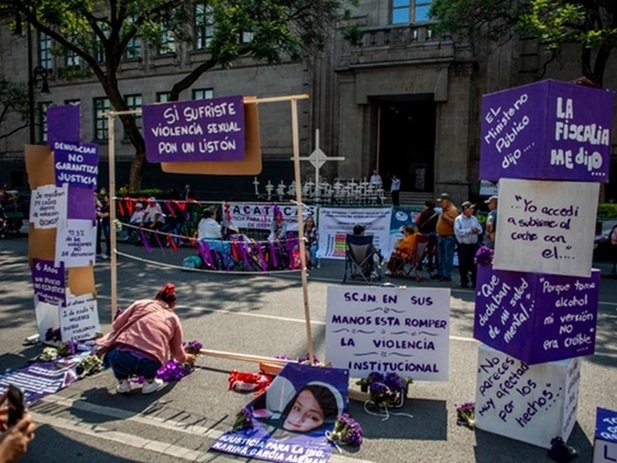 Cientos de mujeres siguen siendo asesinadas por razones de género y miles de familias continúan enfrentando obstáculos para acceder a la verdad y la justicia.