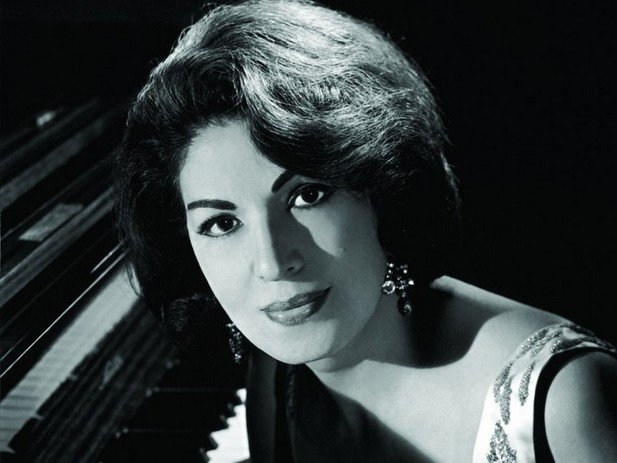 A 101 años de su nacimiento el 21 de agosto de 1916, las composiciones de Consuelo Velázquez siguen sonando en la radio y en los espacios virtuales.