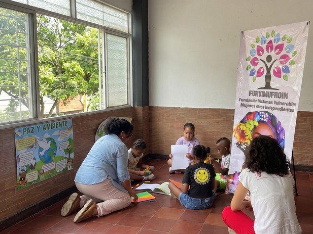La Escuela Climática Comunitaria que trabaja sobre la base de la justicia climática, que se construye desde los barrios con organización y educación ambiental.