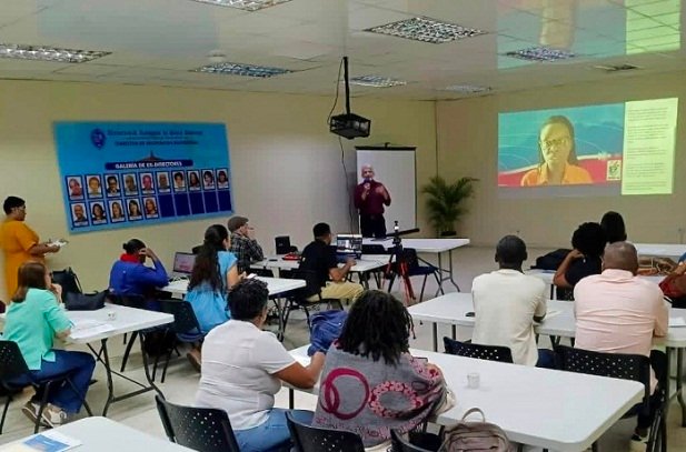 La directora global del GMMP, Sara Macharia,advirtió en un mensaje enviado al Foro que la marginación de las mujeres en las noticias contribuye activamente a la actual crisis de los derechos de las mujeres en el mundo.