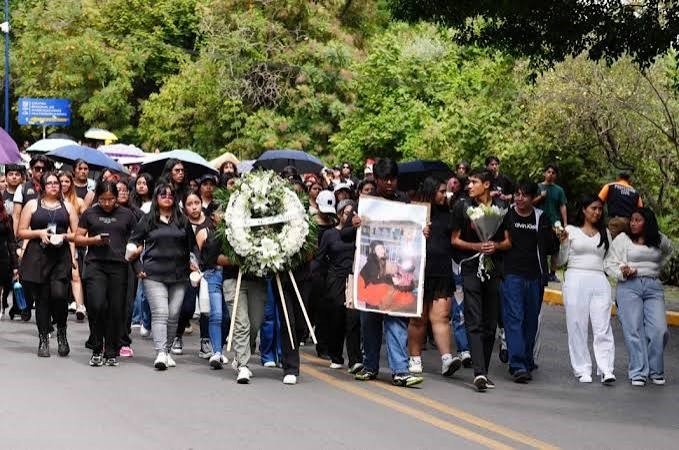 El caso ocasionó reacciones en la comunidad estudiantil y el sector político tanto español como mexicano.