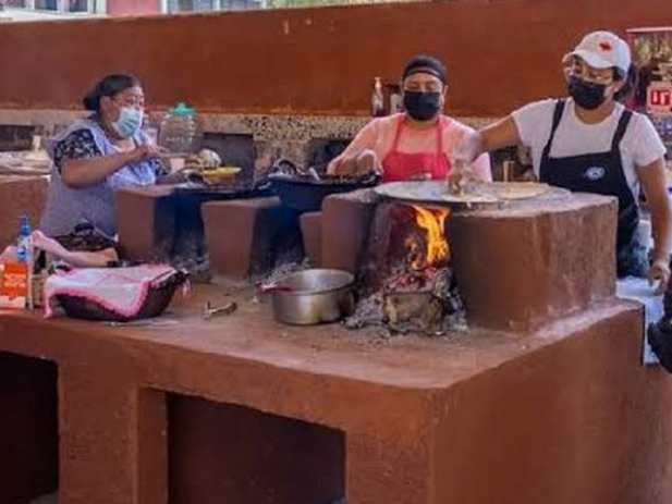 La preservación de cocinas, comedores y huertos comunitarios en los pueblos indígenas y afromexicanos contribuye al rescate de las tradiciones y platillos culinarios.