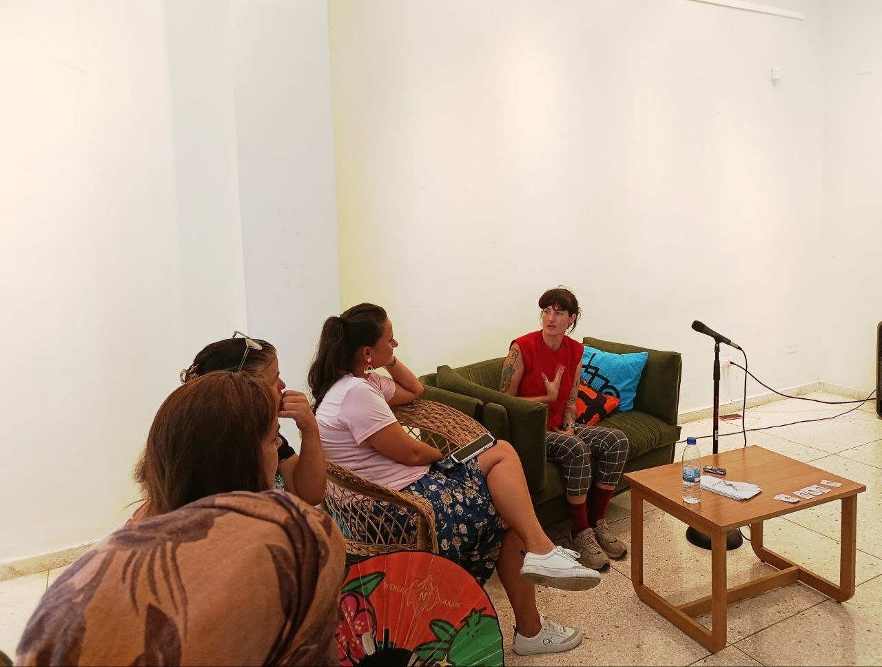 La fotógrafa y actriz May Reguera compartió su experiencia dematernidad, lactancia, corresponsabilidad y los cambios que implica
habitar un cuerpo que también se transforma.