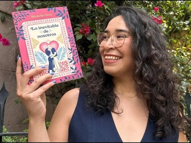 Michelle Ortiz y su primera novela Lo inevitable de nosotros.