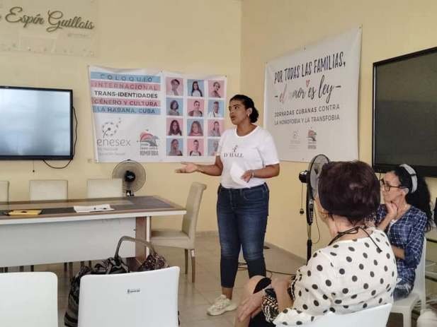 Dalila Martínez Hall, fundadora de la mipyme D’Hall Cuidados, señaló que colocar a personas trans como cuidadoras sigue siendo difícil: “Los ancianos y sus familias, muchas veces, no las aceptan”.