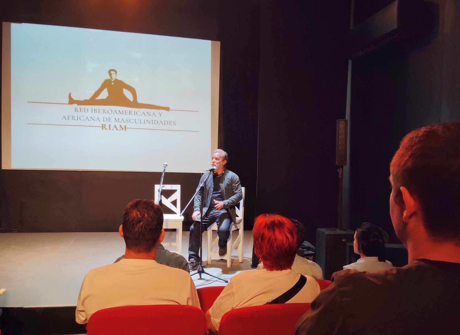 “Cultura y paz” labora como plataforma desde 2025 y ha producido seis videoclips, tres obras de teatro y más de 20 talleres y seminarios, detalló durante el evento su coordinador Julio César González Pagés