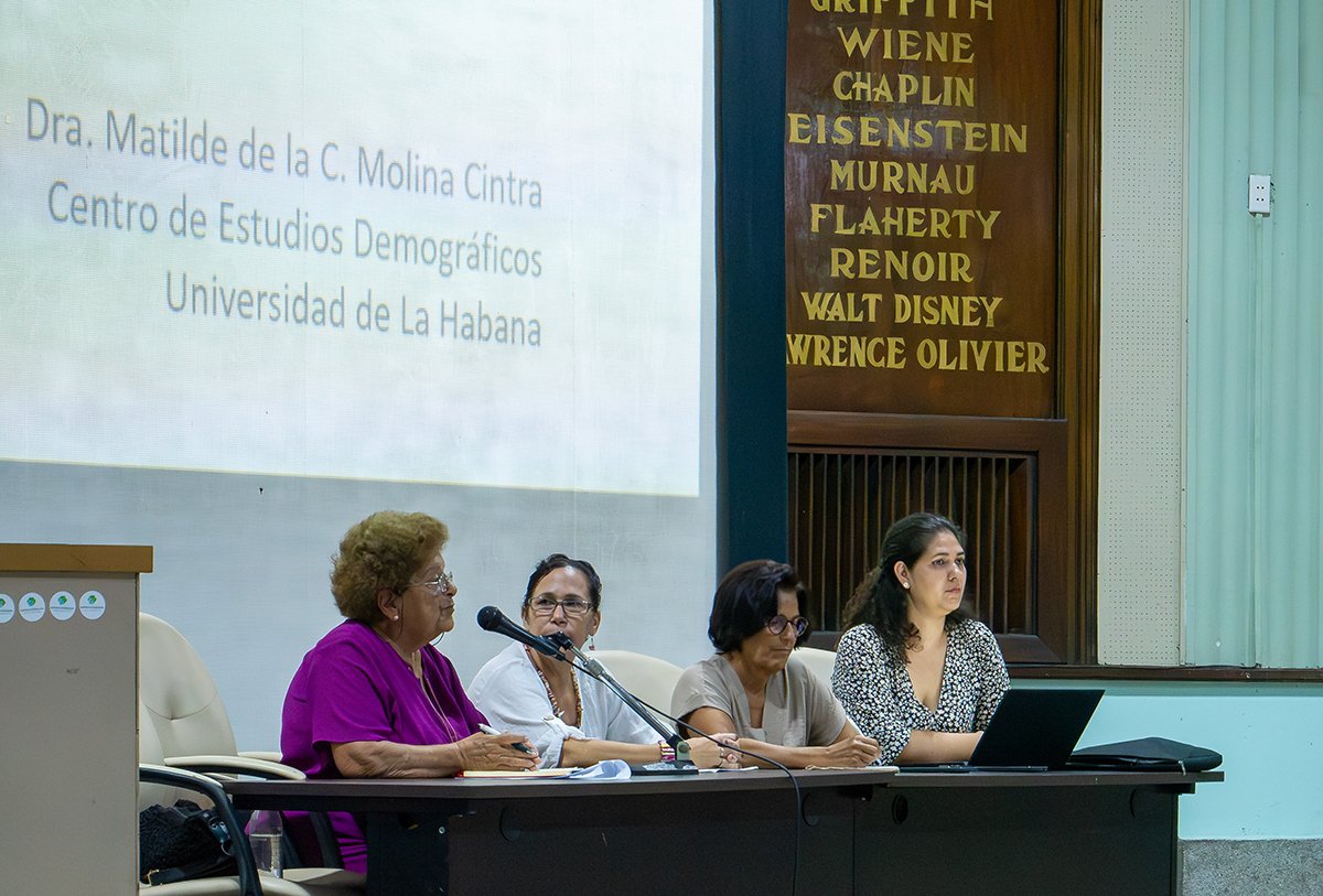 No se envejece de igual manera siendo mujer u hombre, precisó la psicóloga Teresa Orosa, presidenta de la Cátedra del Adulto Mayor de la Universidad de La Habana.