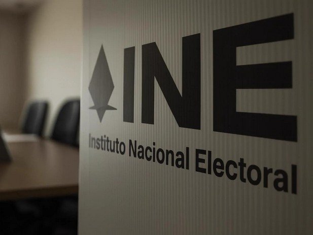 El INE dice que su nuevo color representa neutralidad e imparcialidad. Yo miro hacia las elecciones de 2027 y temo otro significado.