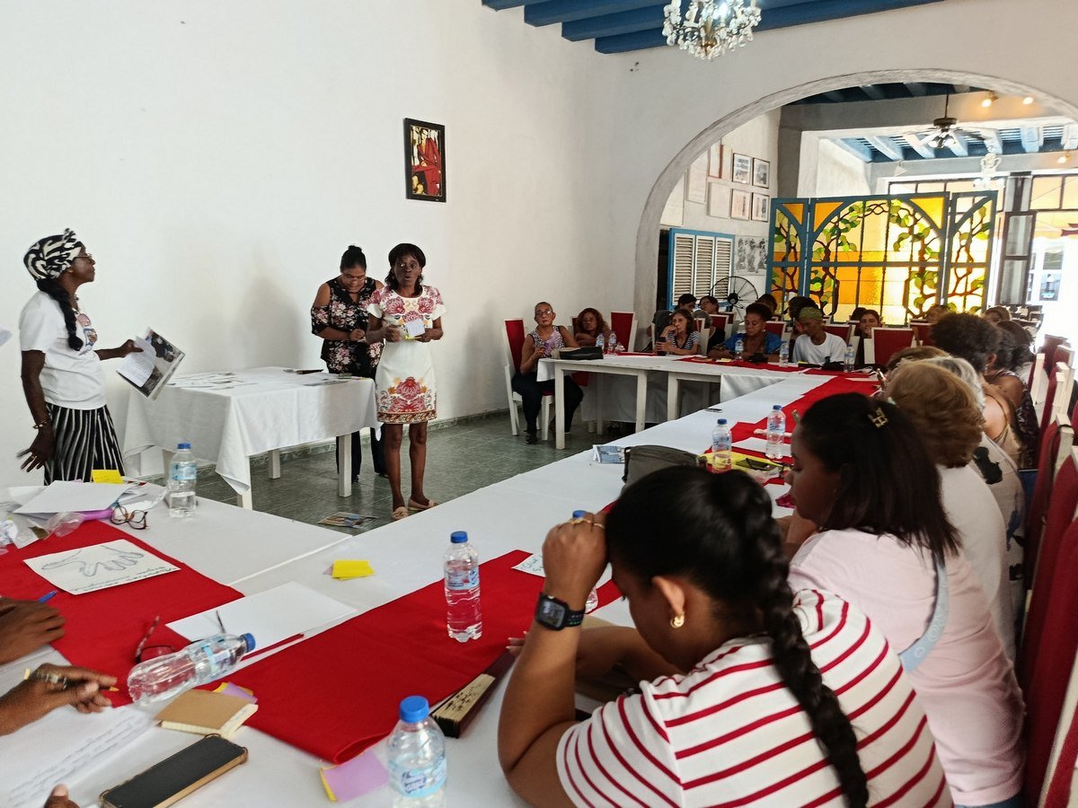 Lourdes María Ferrer Rodríguez, delegada del consejopopular Cayo Hueso, destacó el valor de los diagnósticos comunitarios para identificar problemas y construir respuestas ajustadas a las necesidades de cada territorio. 