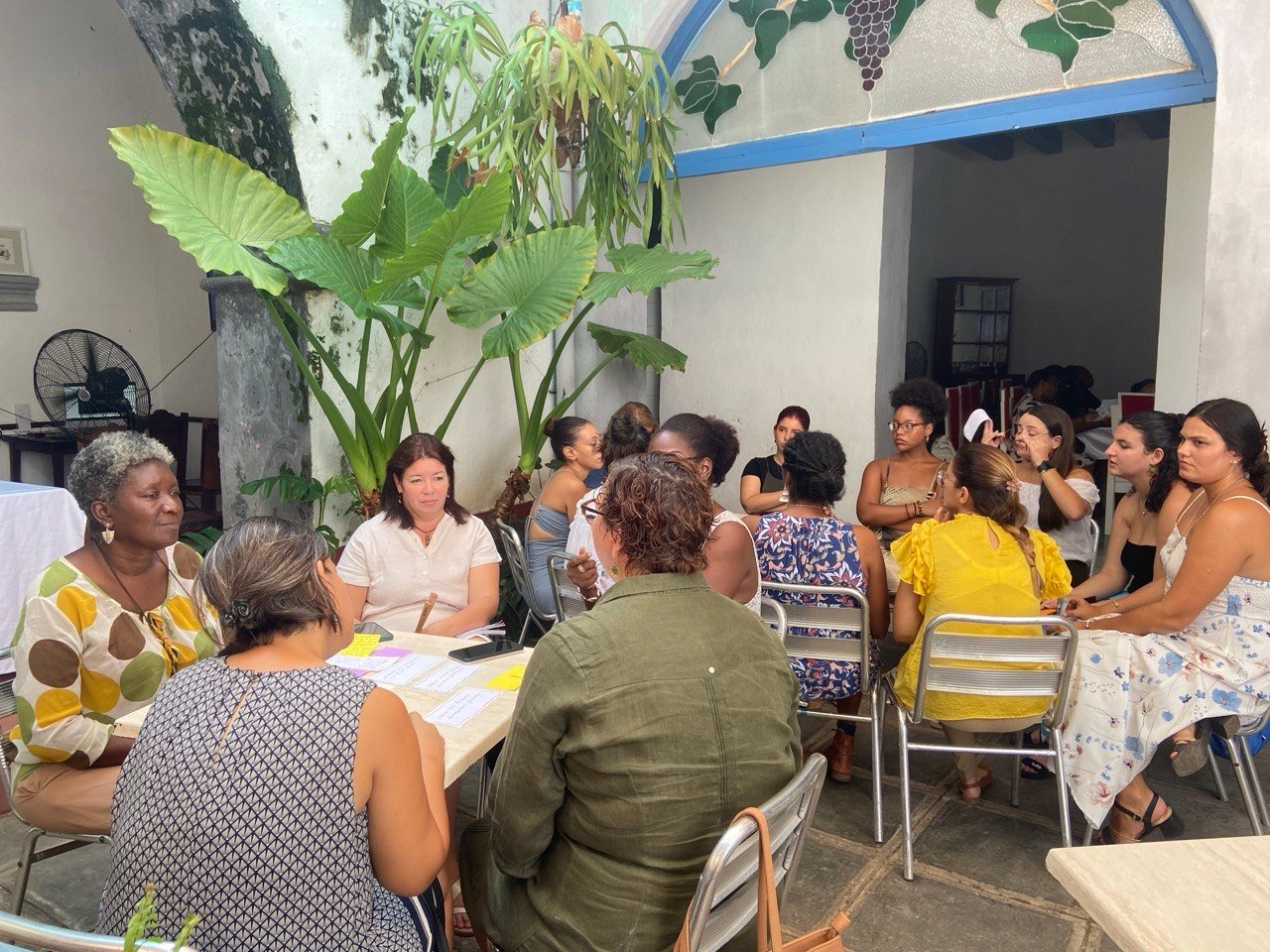 El encuentro reunió a representantes de organizacionessociales, redes feministas e instituciones vinculadas con la promoción de la igualdad de género y la prevención de las violencias. 