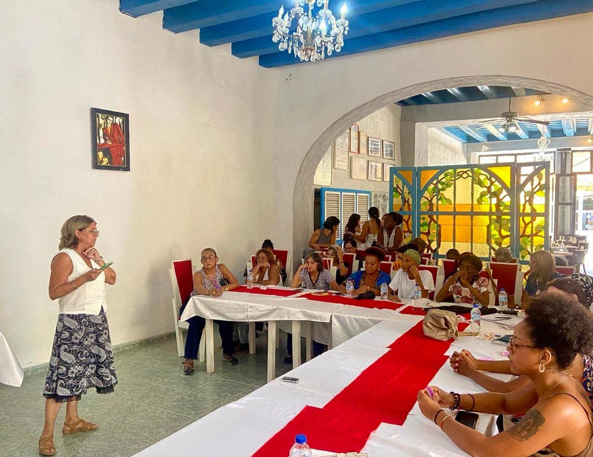 Georgina Alfonso, directora del Instituto de Filosofía,llamó a fortalecer el liderazgo feminista de las mujeres y su participación en los espacios donde se toman decisiones. 